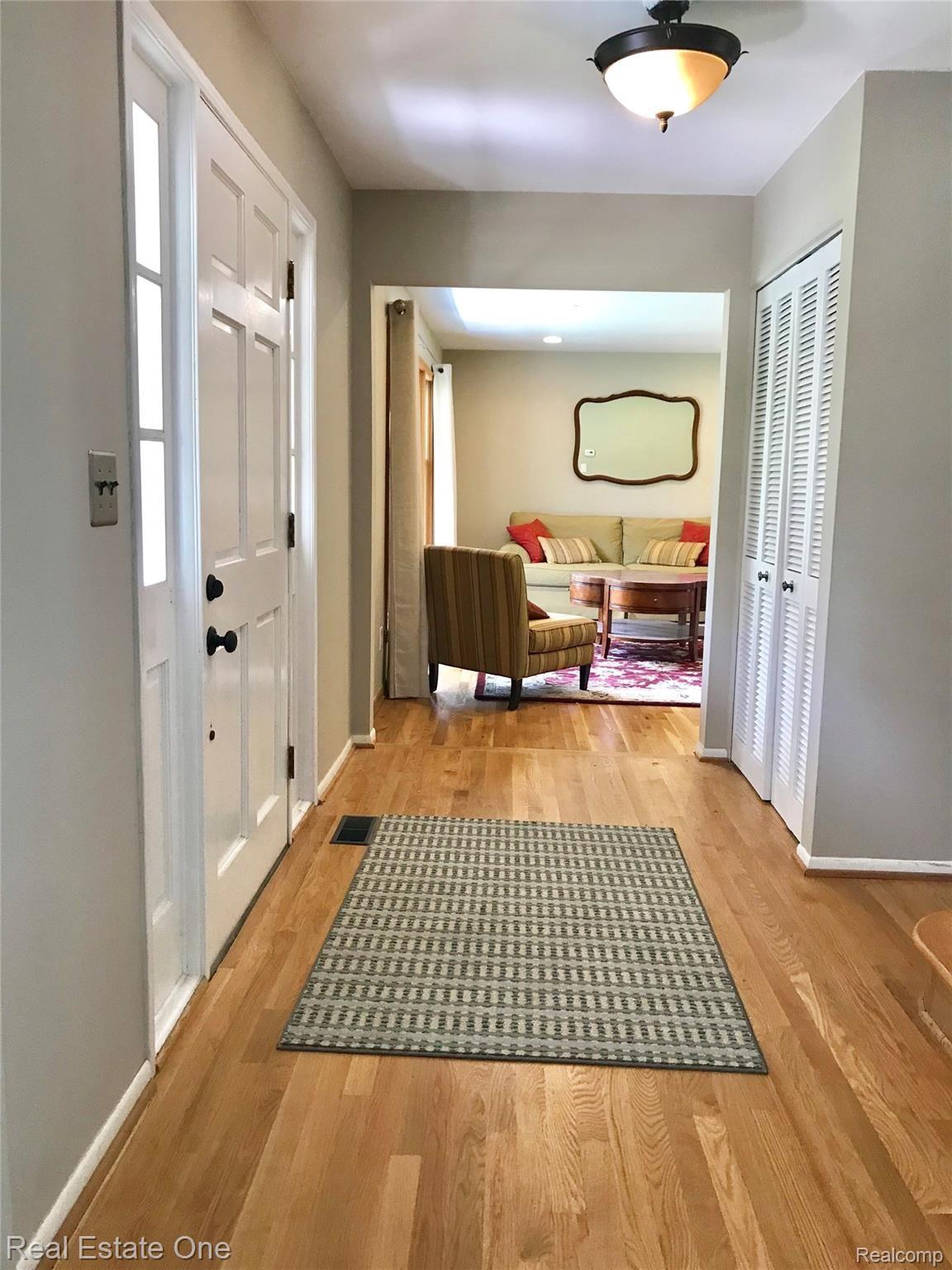 590 South Fieldstone Drive Rochester, MI 48309 - Photo 6 of 19 ENTRANCE WITH HARDWOOD FLOORS AND NEWER FIXTURE