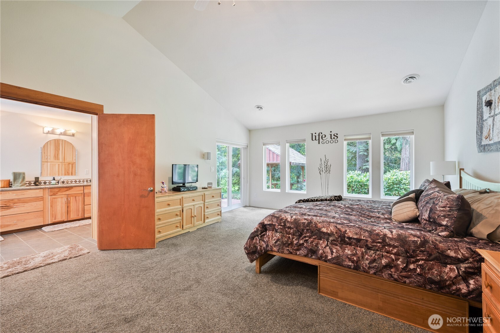 1975 Coal Creek Road Longview, WA 98632 - Photo 19 of 35 a bedroom with a bed and a dresser