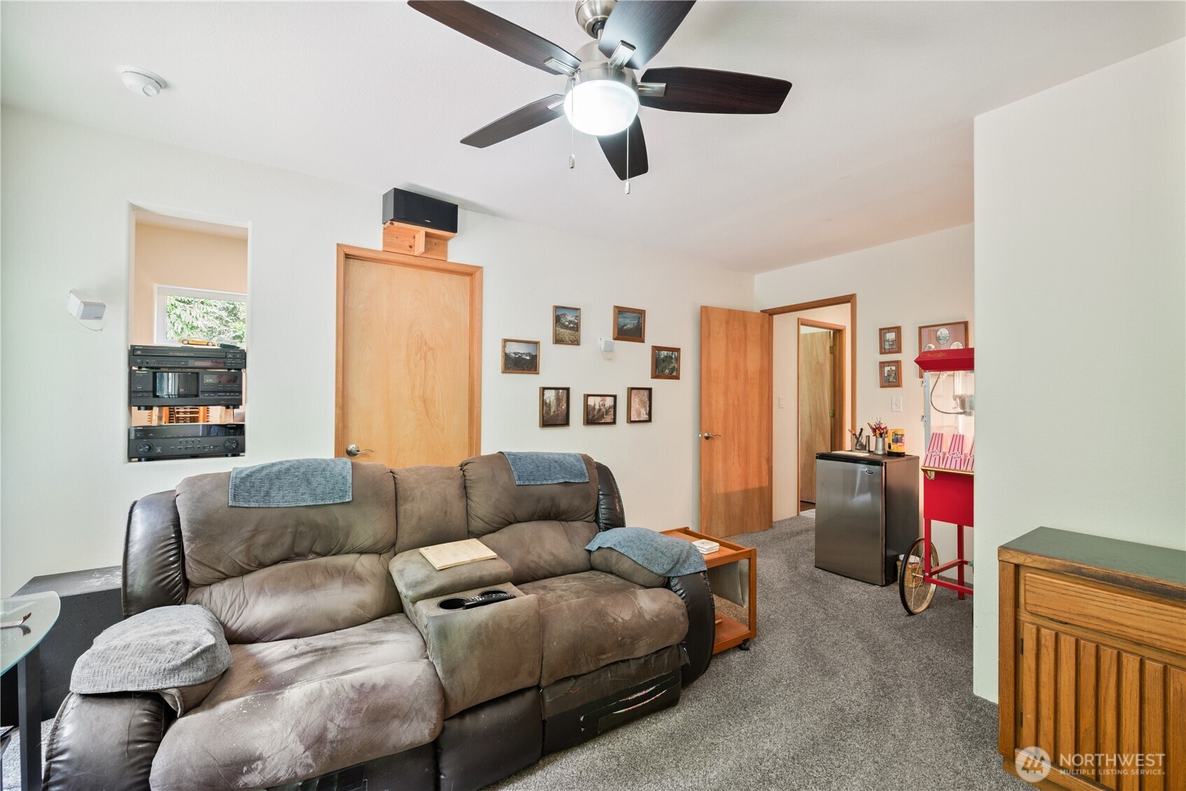 1975 Coal Creek Road Longview, WA 98632 - Photo 23 of 35 a living room with furniture and a ceiling fan