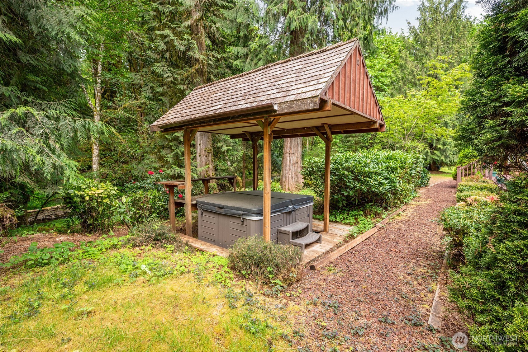 1975 Coal Creek Road Longview, WA 98632 - Photo 33 of 35 a backyard of a house with table and chairs under an umbrella