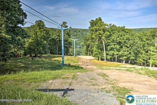 $399,900 | 235 Stafford Drive, Bushkill, PA 18324