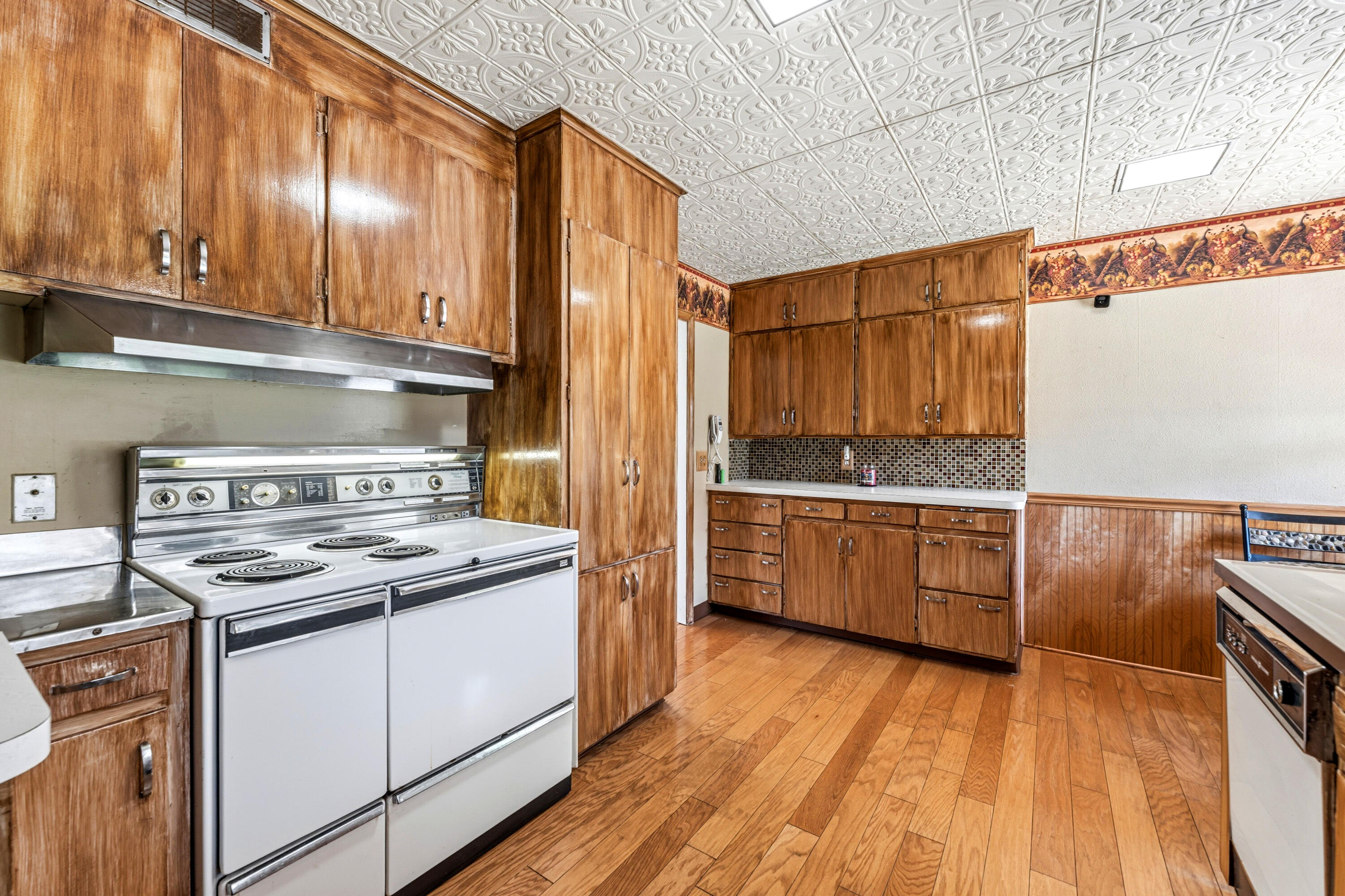 1805 West Kilgore Road Portage, MI 49024 - Photo 11 of 33 Kitchen