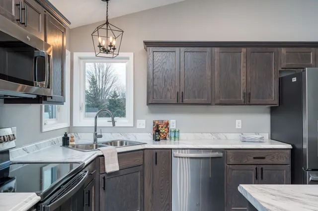 $525,000 | 108 Ella Court, Mankato, MN 56001