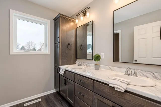 $525,000 | 108 Ella Court, Mankato, MN 56001