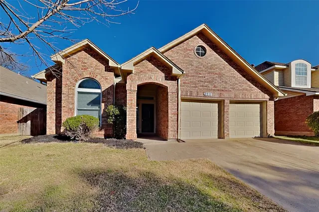 $2,375 | 2211 Reverchon Drive, Arlington, TX 76017