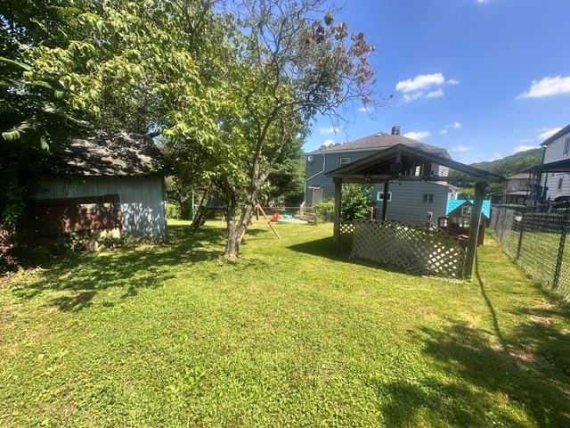 238-240 Spring Street Harwick, PA 15049 - Photo 3 of 22 238 Yard