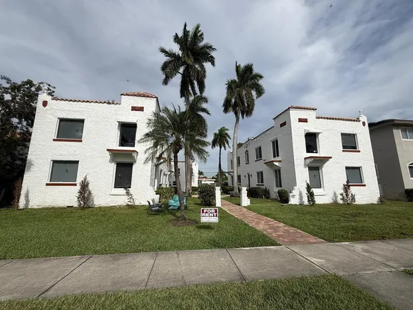 $2,100 | 817 Tyler Street, Unit 12, Hollywood, FL 33019