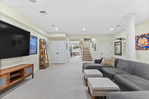 $1,695,000 | 2 Red Oak Trail, Cortlandt Manor, NY 10567