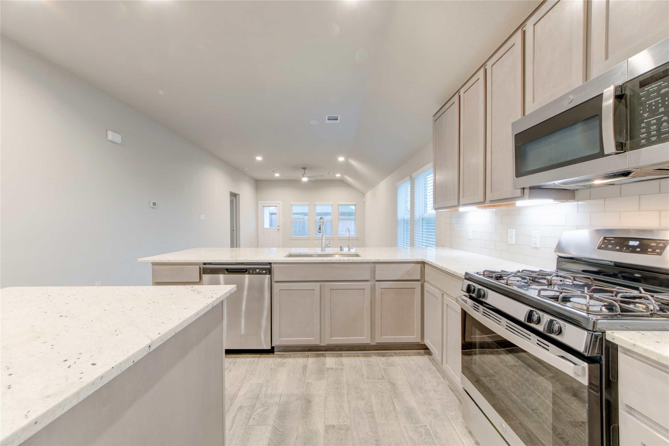 731 Orchard Vale Road Rosharon, TX 77583 - Photo 15 of 37