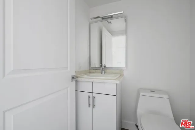 $2,800 | 1183 Crenshaw Boulevard, Unit 201, Los Angeles, CA 90019