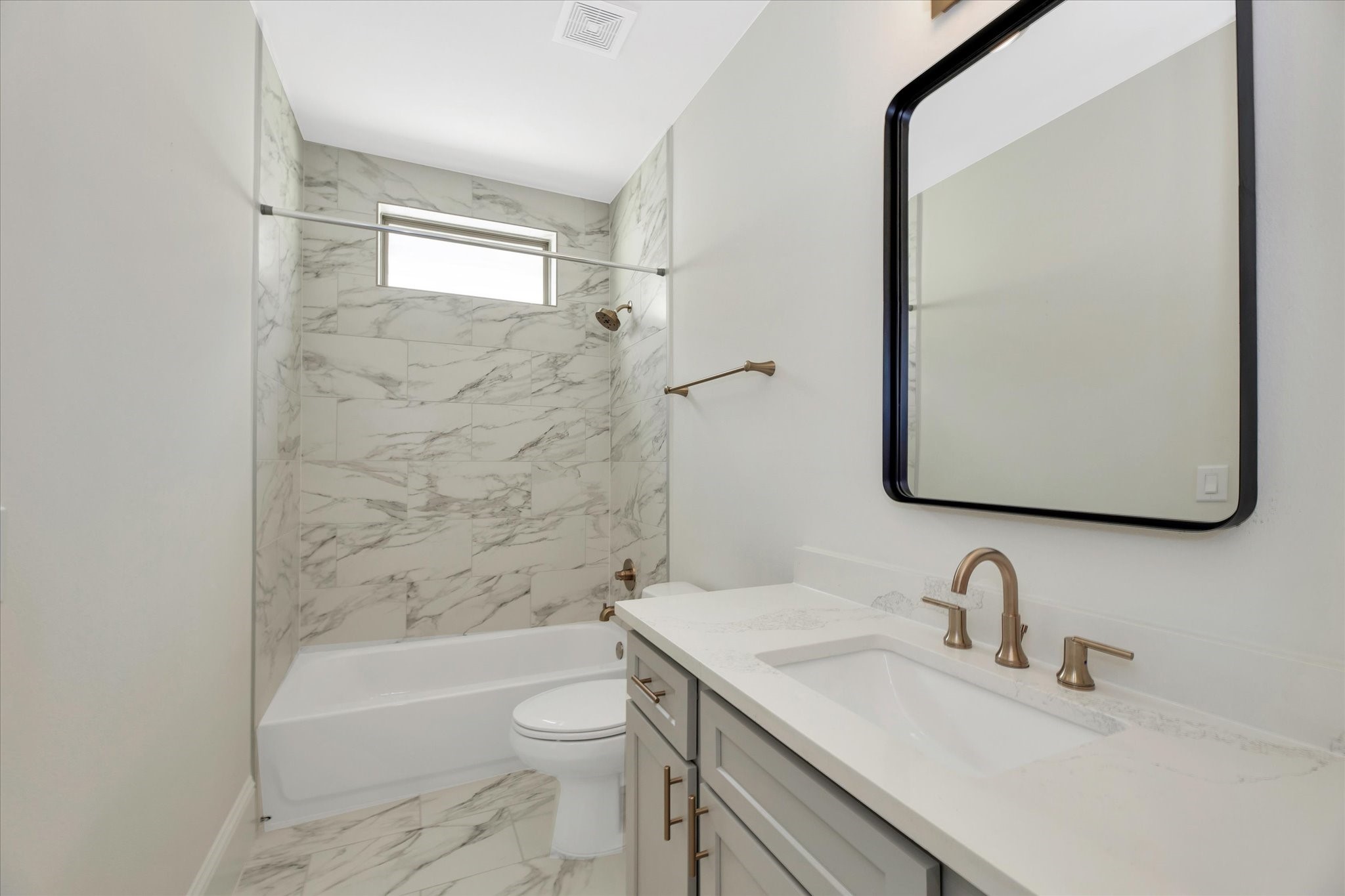 540 West 26th Street, Unit A Houston, TX 77008 - Photo 42 of 50 Third floor full bath.