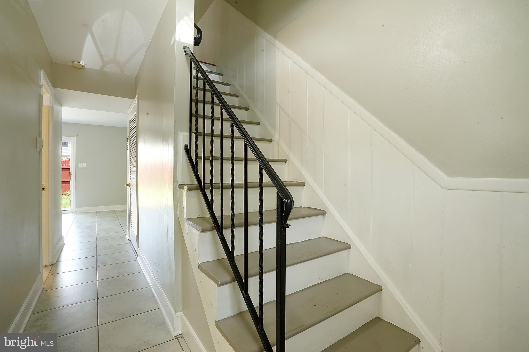8317 Irongate Way Manassas, VA 20109 - Photo 18 of 29 a view of entryway