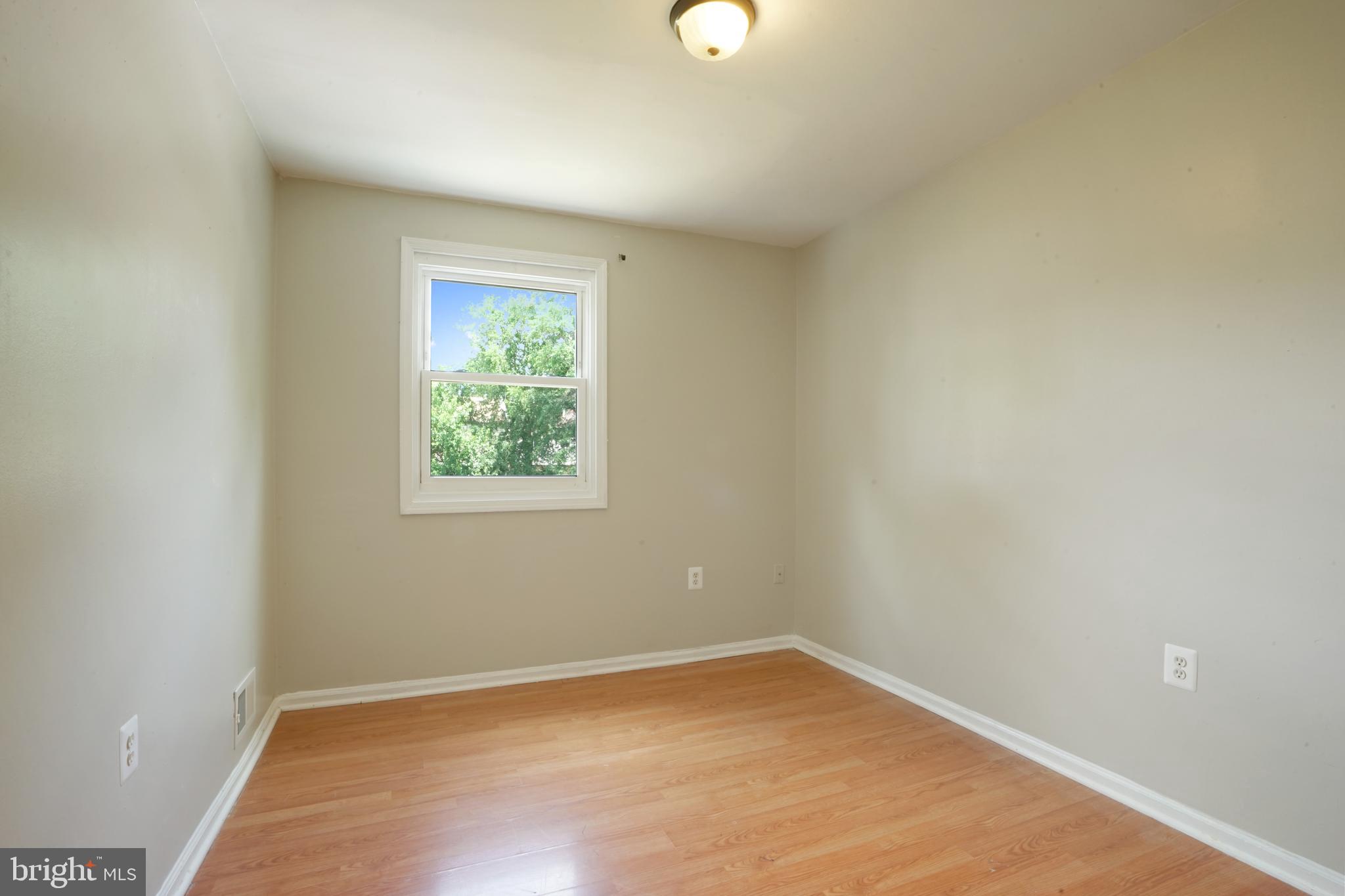 8317 Irongate Way Manassas, VA 20109 - Photo 8 of 29 an empty room with a window