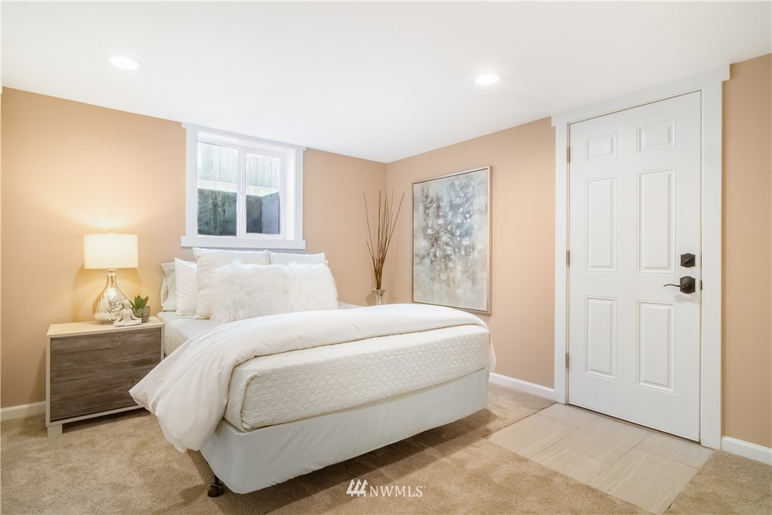 4112 55th Avenue Southwest Seattle, WA 98116 - Photo 11 of 38