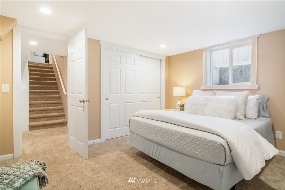 4112 55th Avenue Southwest Seattle, WA 98116 - Photo 12 of 38