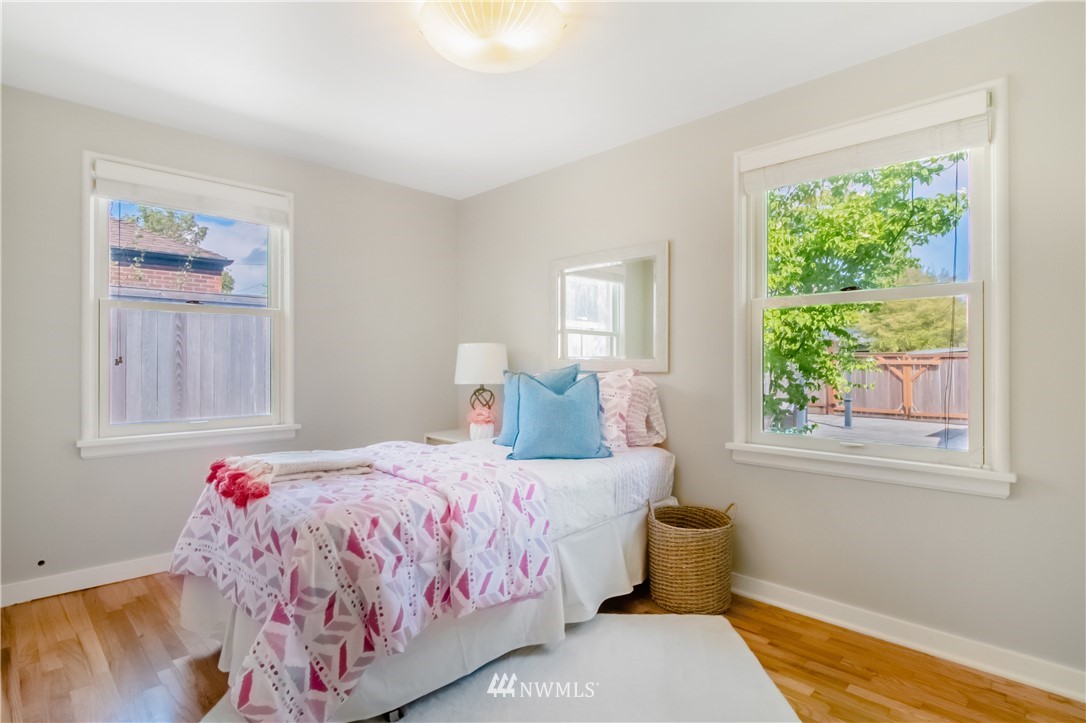 4112 55th Avenue Southwest Seattle, WA 98116 - Photo 14 of 38