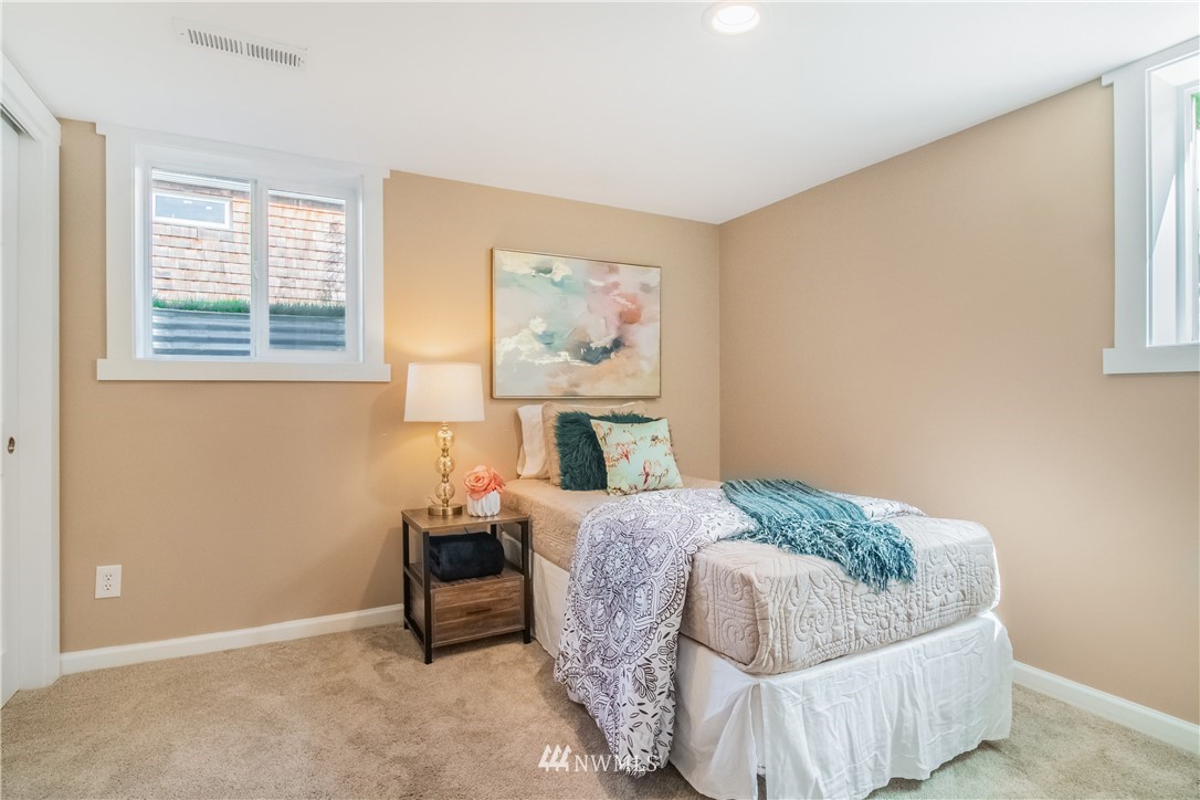 4112 55th Avenue Southwest Seattle, WA 98116 - Photo 15 of 38