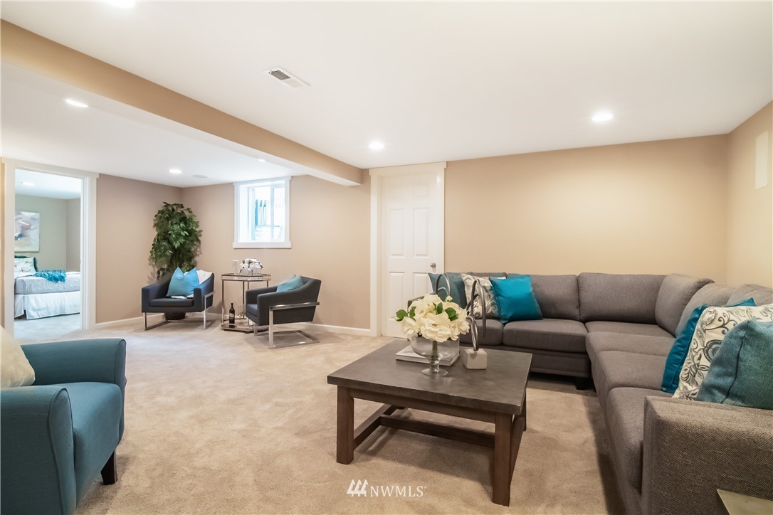 4112 55th Avenue Southwest Seattle, WA 98116 - Photo 18 of 38