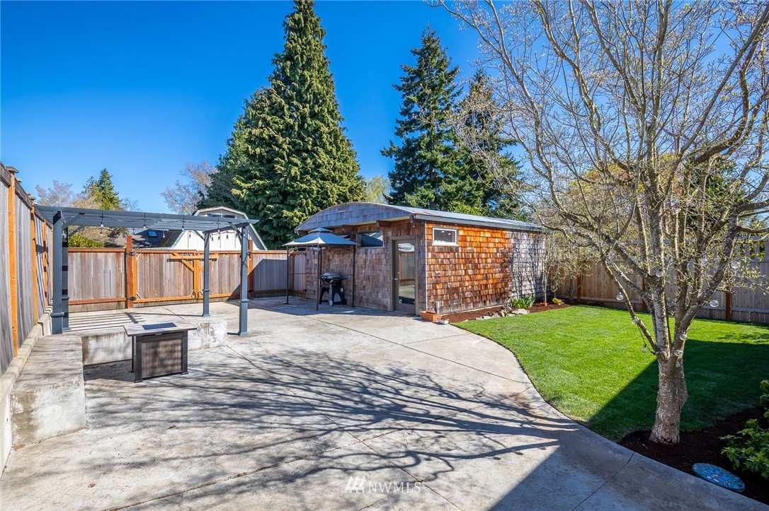 4112 55th Avenue Southwest Seattle, WA 98116 - Photo 23 of 38