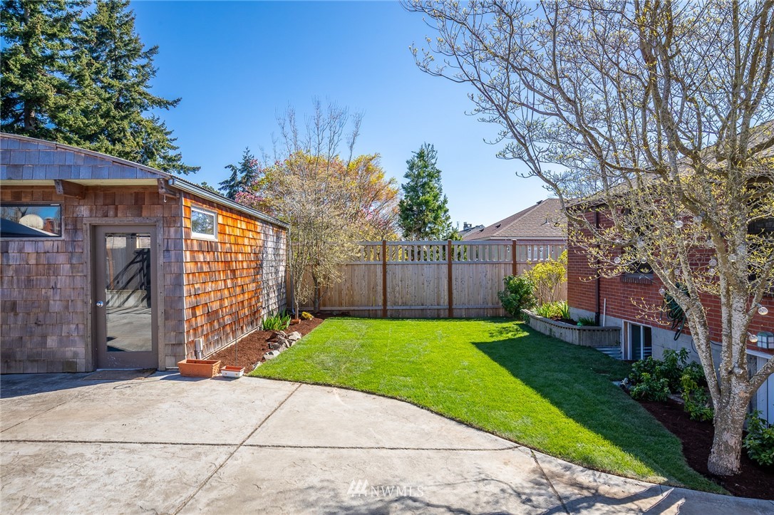 4112 55th Avenue Southwest Seattle, WA 98116 - Photo 24 of 38
