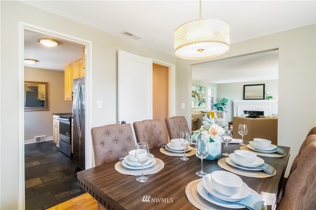 4112 55th Avenue Southwest Seattle, WA 98116 - Photo 5 of 38