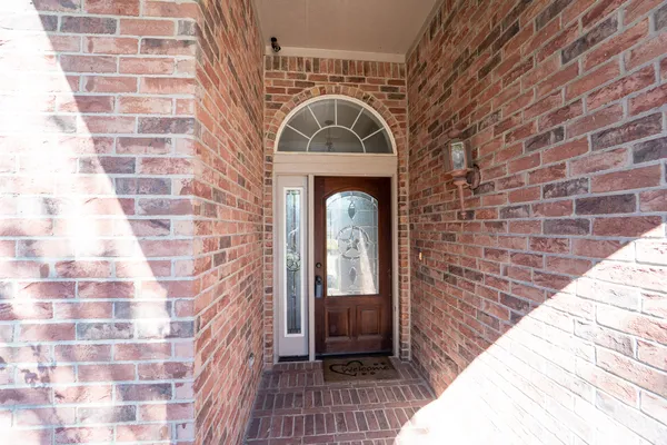 a view of entryway with front door