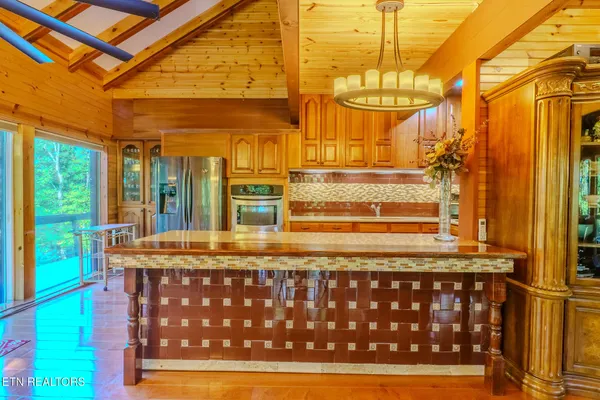 $950,000 | 1411 Ridge Road, Caryville, TN 37714