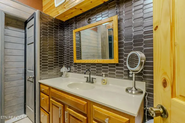 $950,000 | 1411 Ridge Road, Caryville, TN 37714