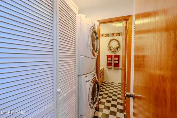 $950,000 | 1411 Ridge Road, Caryville, TN 37714