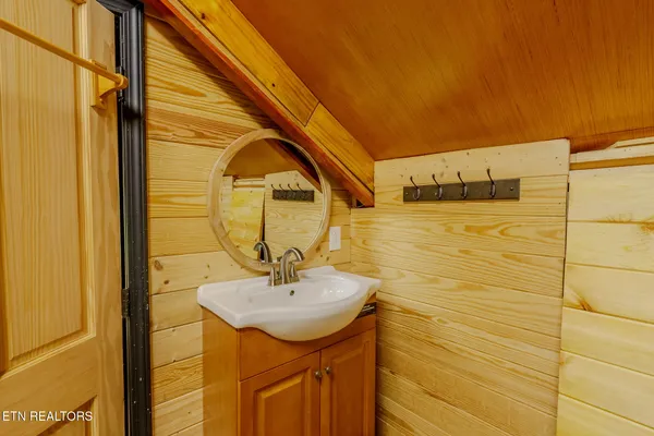 $950,000 | 1411 Ridge Road, Caryville, TN 37714