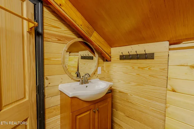 $895,000 | 1411 Ridge Road, Caryville, TN 37714