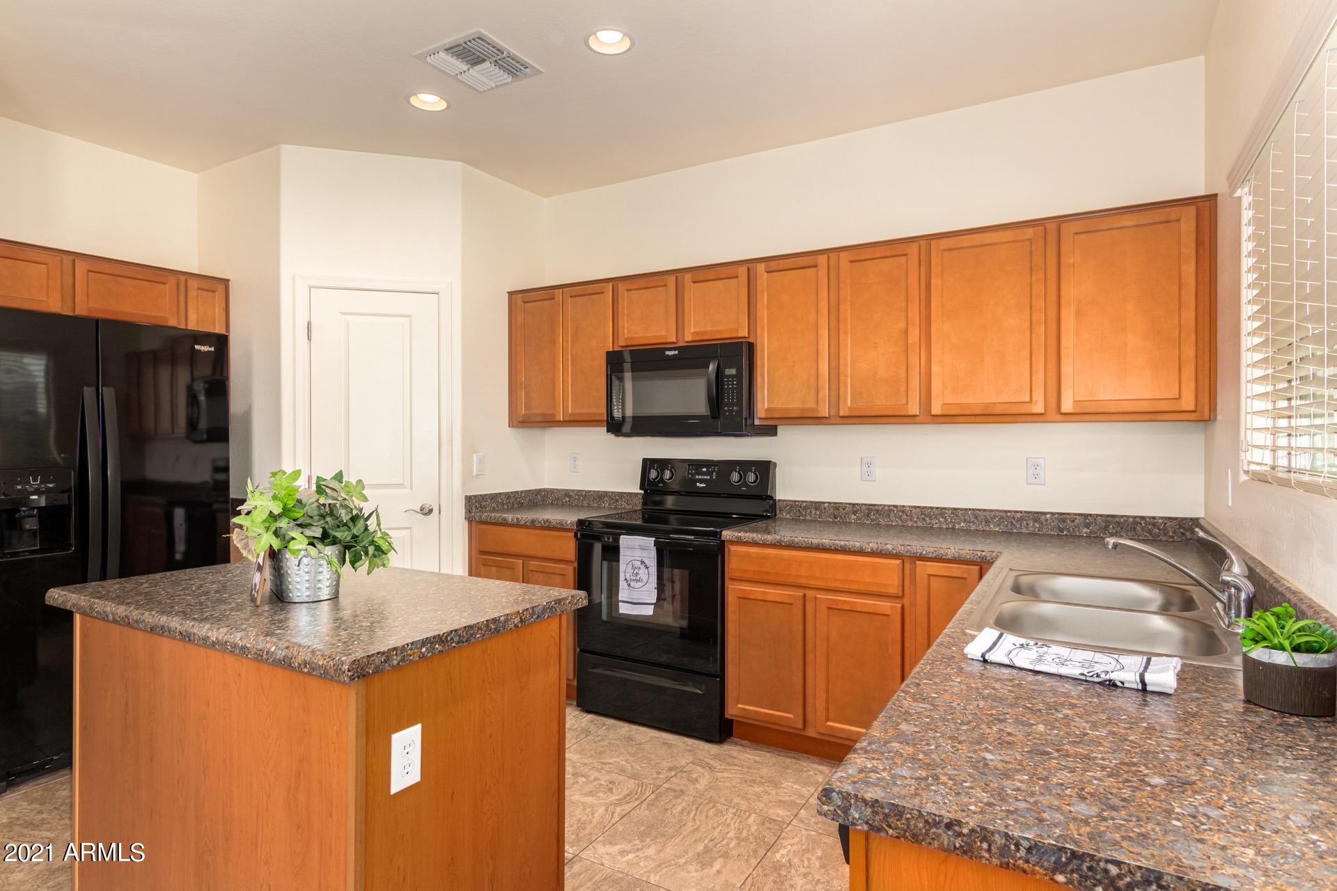1690 South Aryelle Road Apache Junction, AZ 85119 - Photo 6 of 30 Aryelle 15