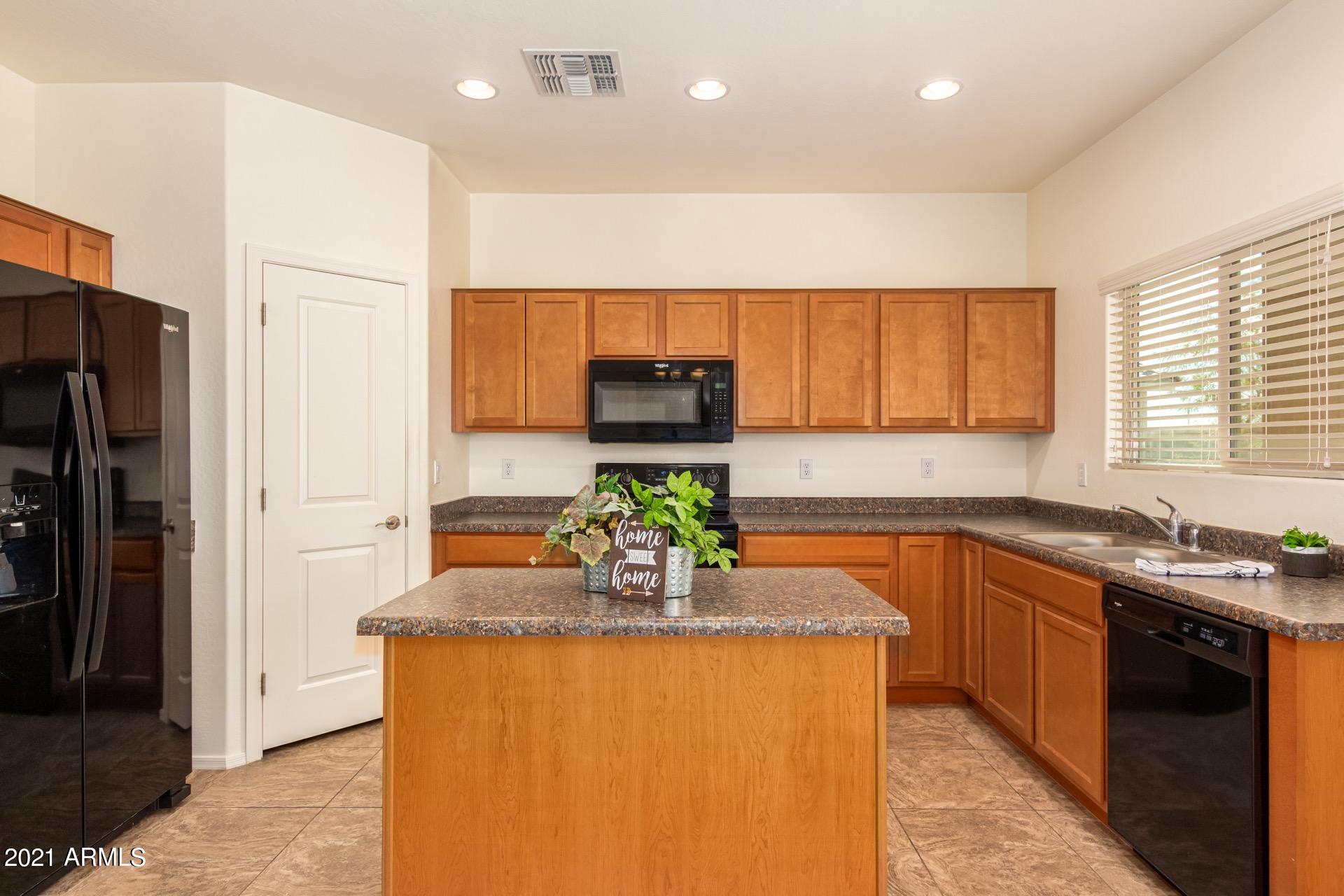1690 South Aryelle Road Apache Junction, AZ 85119 - Photo 7 of 30 Aryelle 16