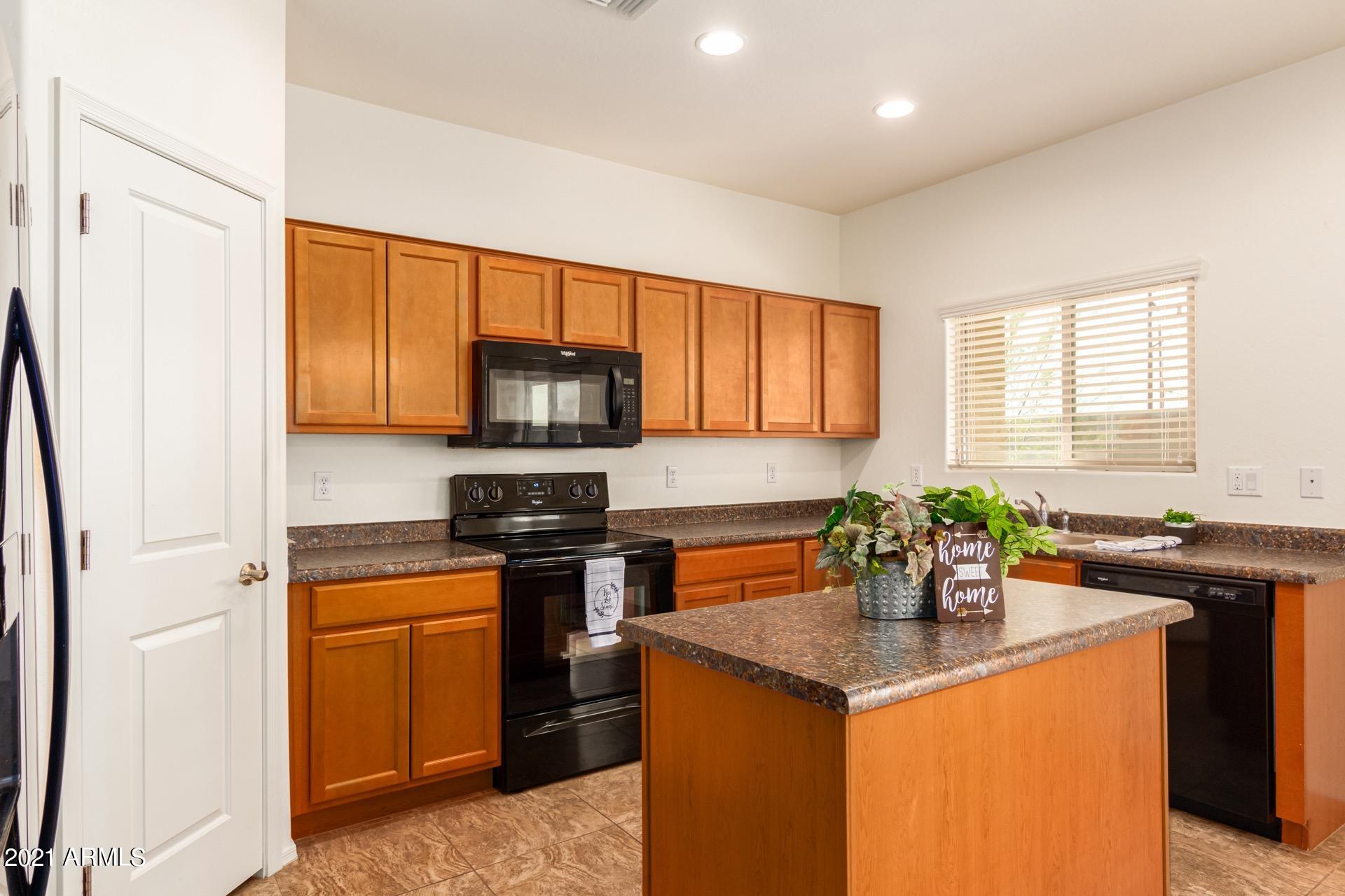 1690 South Aryelle Road Apache Junction, AZ 85119 - Photo 8 of 30 Aryelle 17