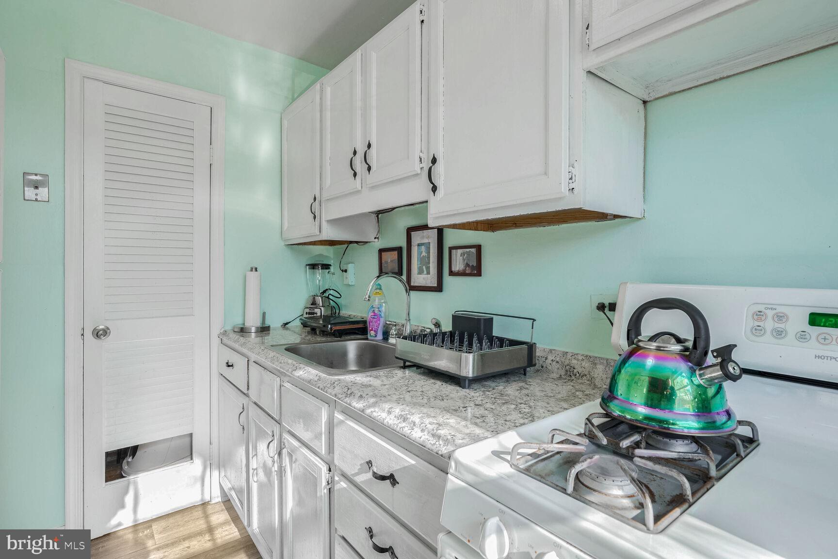 5228 8th Road South, Unit 6 Arlington, VA 22204 - Photo 12 of 18 Kitchen w/ pantry