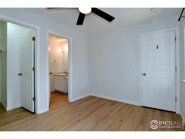 a view of an empty room and a gallery