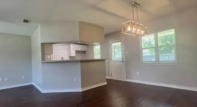 $1,800 | 112 Highland Drive, Bryan, TX 77801