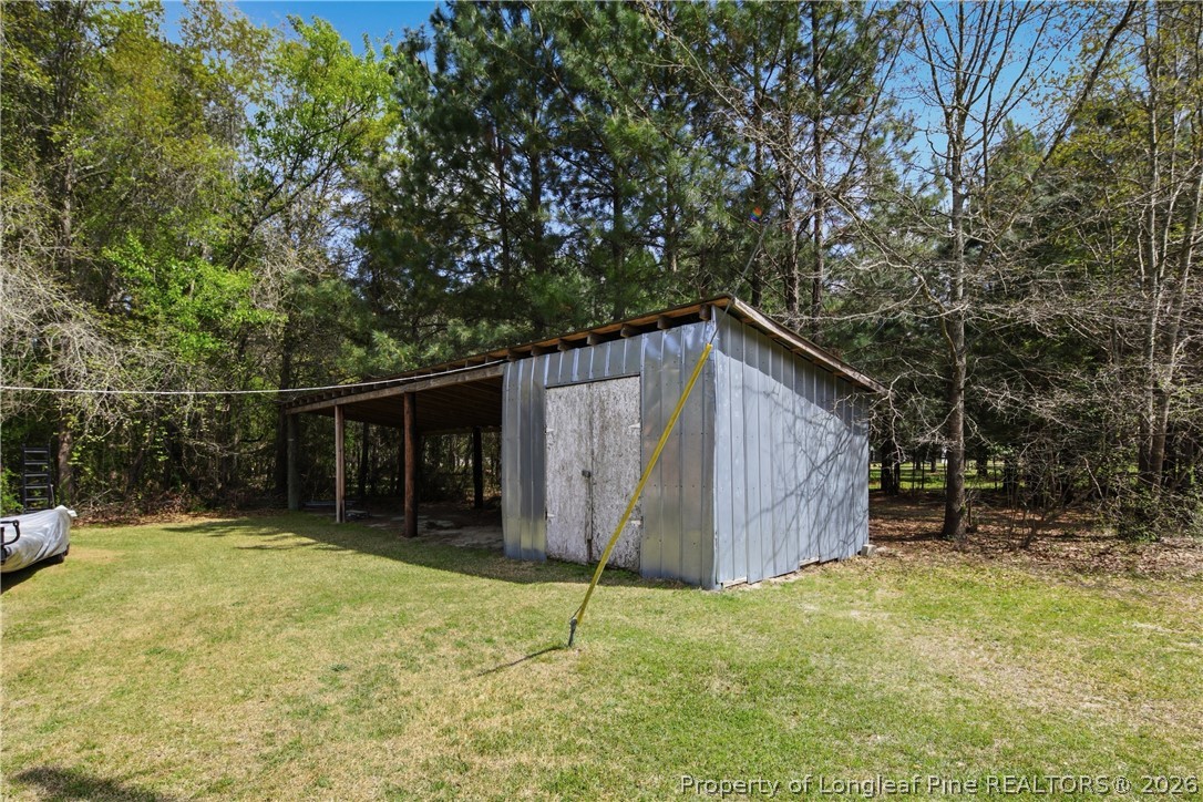 7307 Roslin Farm Road Hope Mills, NC 28348 - Photo 38 of 46 a backyard of a house