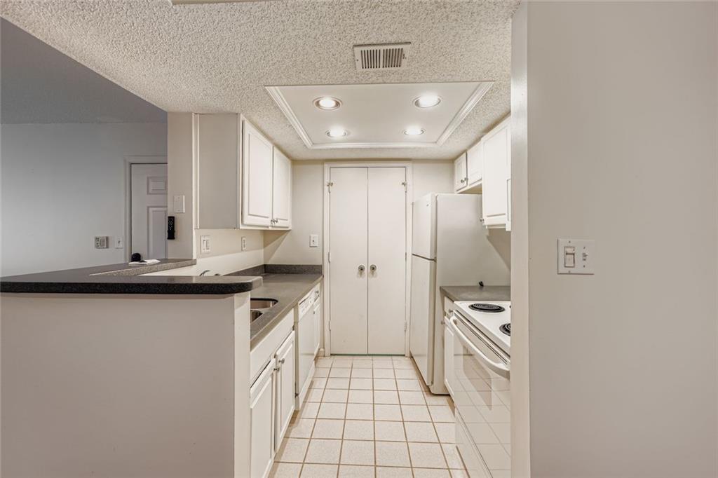 4100 Chastain Park Court Northeast Atlanta, GA 30342 - Photo 12 of 27