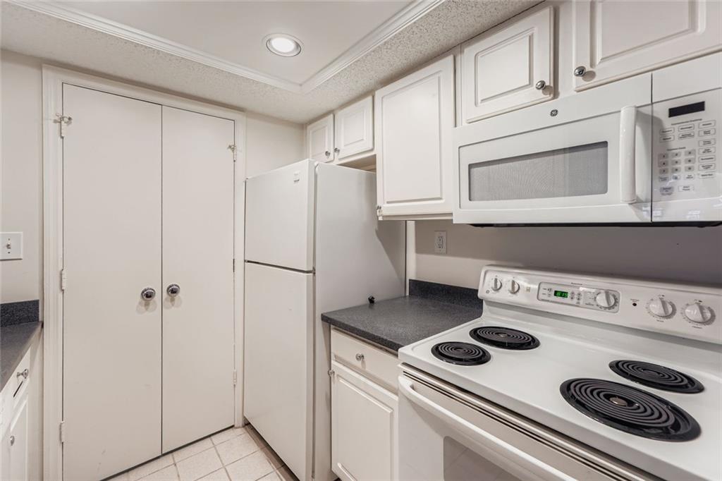 4100 Chastain Park Court Northeast Atlanta, GA 30342 - Photo 13 of 27