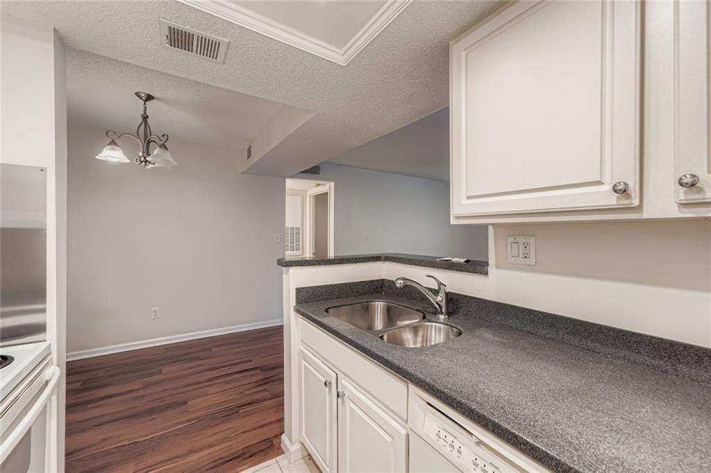 4100 Chastain Park Court Northeast Atlanta, GA 30342 - Photo 14 of 27