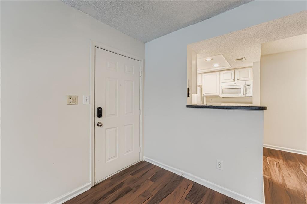 4100 Chastain Park Court Northeast Atlanta, GA 30342 - Photo 4 of 27