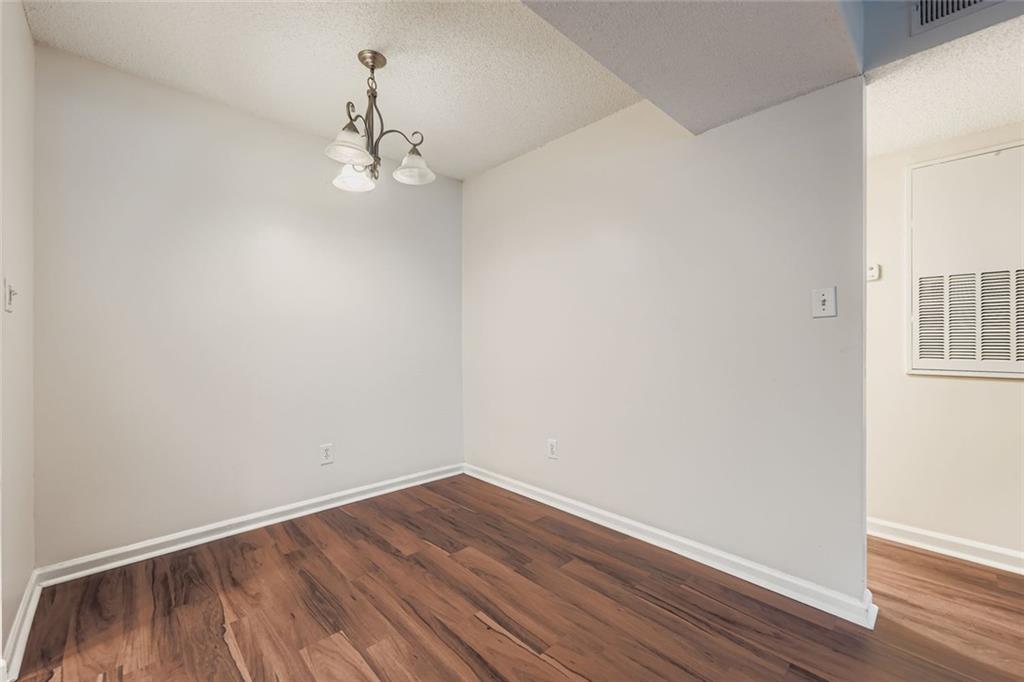 4100 Chastain Park Court Northeast Atlanta, GA 30342 - Photo 10 of 27