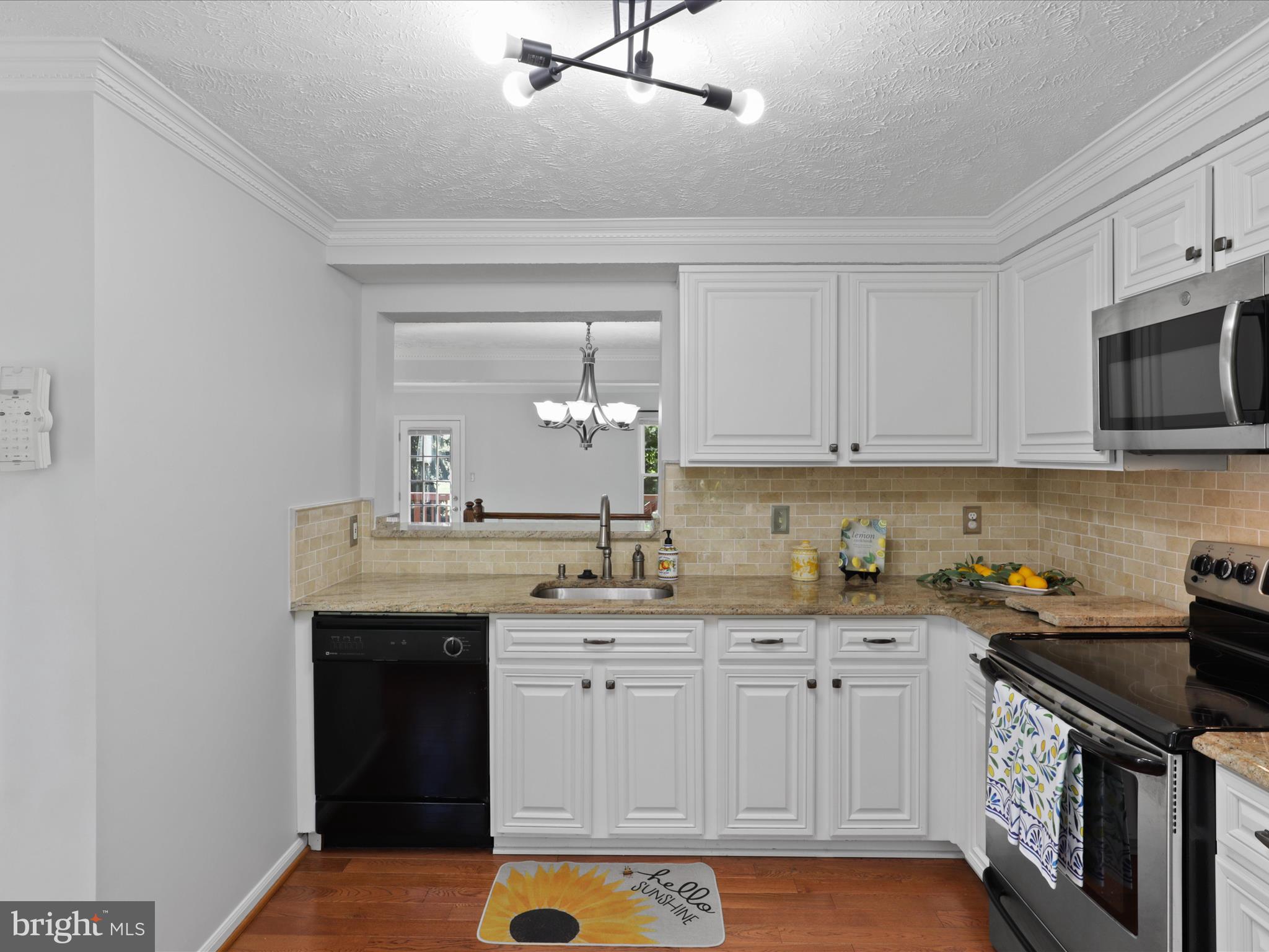 1510 Autumn Ridge Circle Reston, VA 20194 - Photo 11 of 53 New paint & lighting!