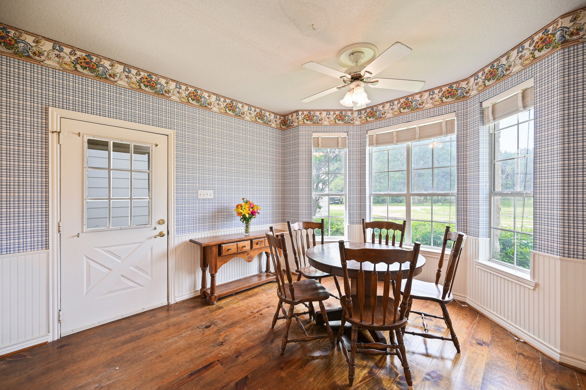 364 Nameless Road Driftwood, TX 78619 - Photo 15 of 32 A charming breakfast area featuring a bay window and a door leading out to the detached garage and garage apartment.