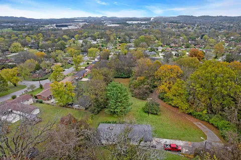 $889,000 | 4081 Fairmeade Drive, Nashville, TN 37218