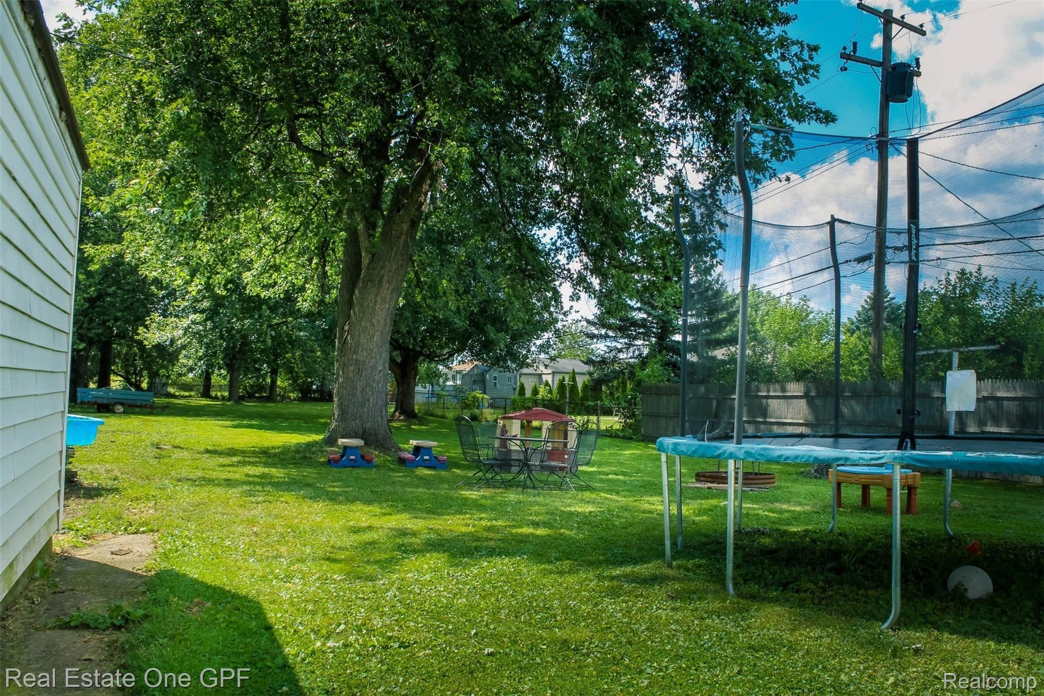 25847 Peter Kaltz Road Warren, MI 48091 - Photo 42 of 54 43 Backyard.jpg
