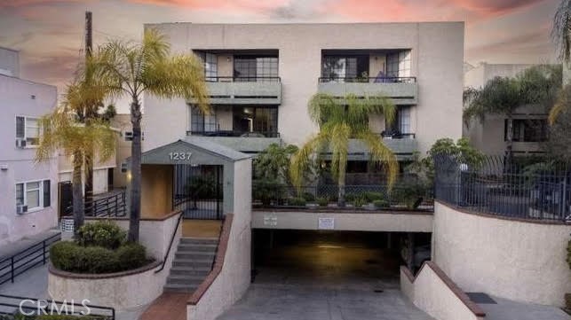 1237 East 6th Street, Unit 201 Long Beach, CA 90802 - Photo 27 of 27 a front view of a house with garden