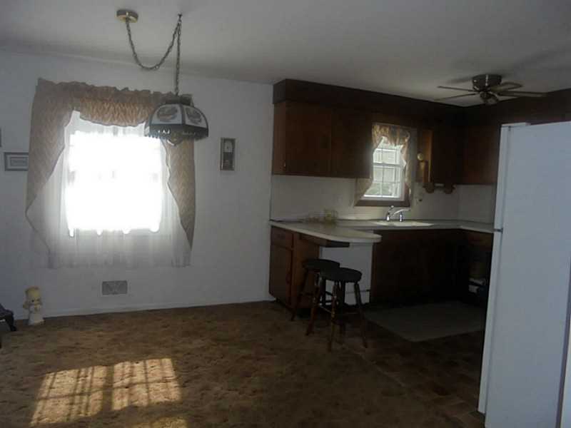 145 Rodney Road Warwick, RI 02889 - Photo 4 of 15 Dining Area.