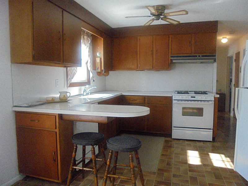 145 Rodney Road Warwick, RI 02889 - Photo 5 of 15 Kitchen.